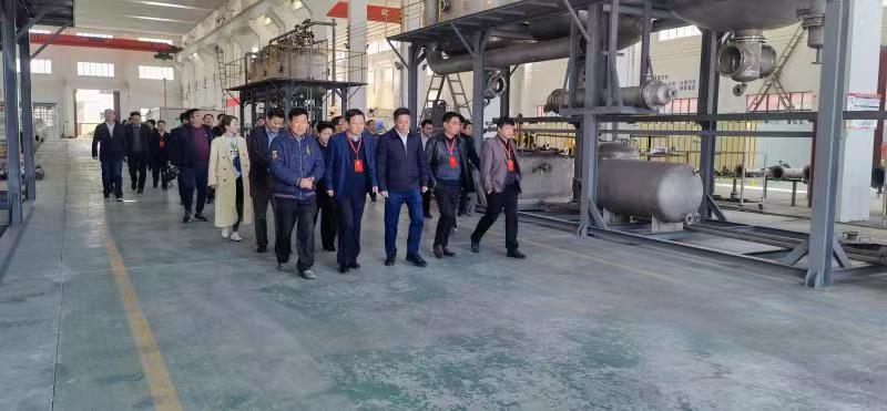 11月9日，人大代表團一行考察江蘇煌燦新材料科技有限公司。高新區黨工委書記陳斌等陪同。